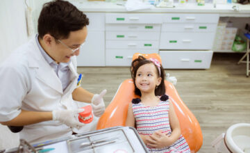 5 bí quyết giúp trẻ bớt sợ khi đi nha sĩ