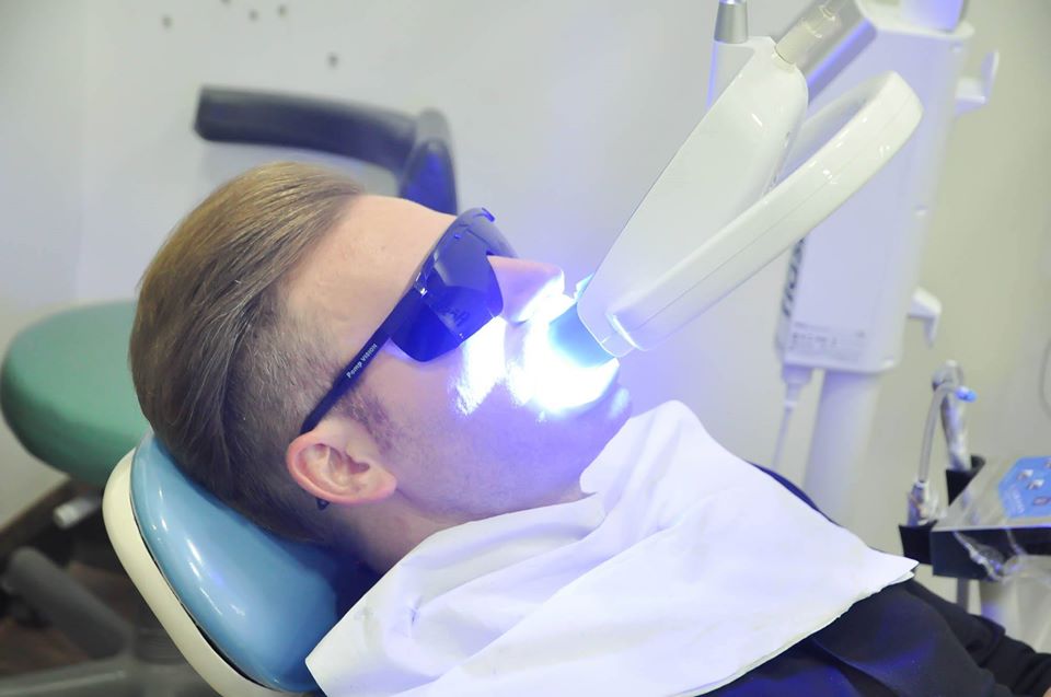 Các phương pháp tẩy trắng răng phổ biến